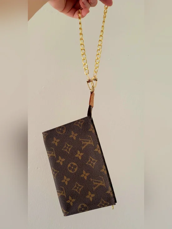 Authentuc Louis Vuitton Monogram Pouch ,serial number :VI0051 - Picture 13 of 15